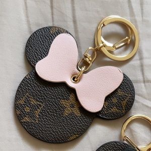 L-V inspired mouse head key chain